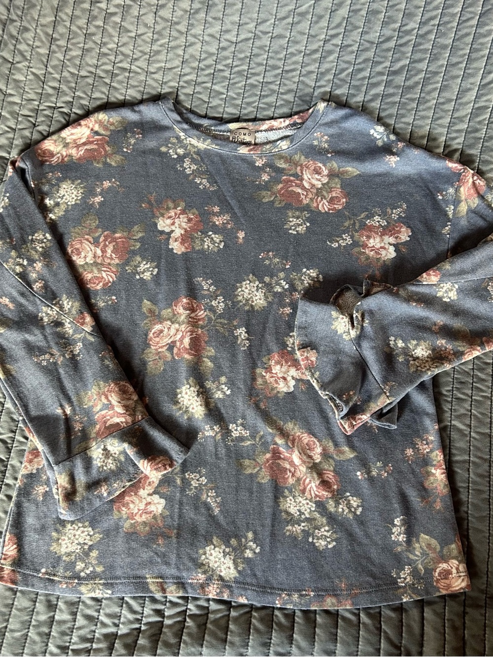 Como Vintage Floral Sweatshirt in Dusty Blue and Pink